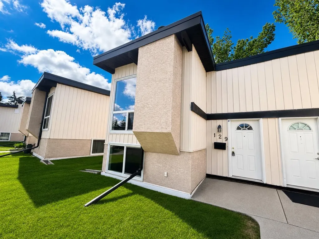 129 Oaktree Lane SW Calgary AB T2V 4E5
