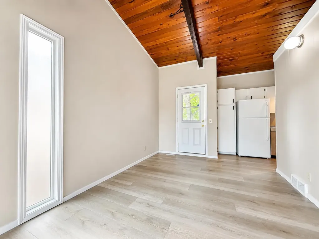 129 Oaktree Lane SW Calgary AB T2V 4E5