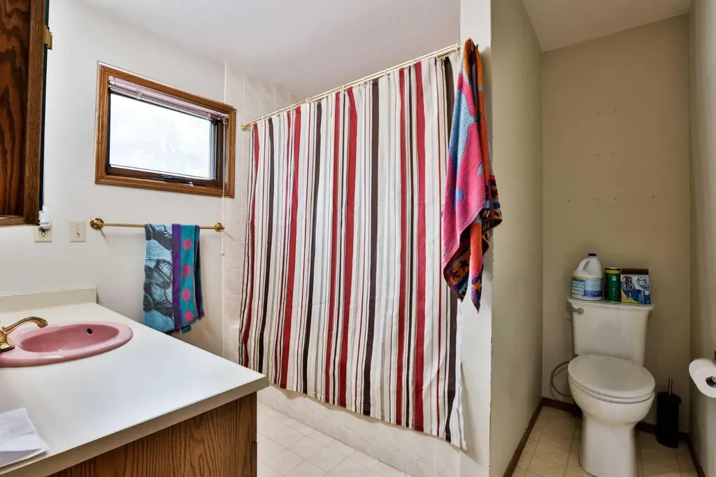 936 13 Street S Lethbridge AB T1J 2X2