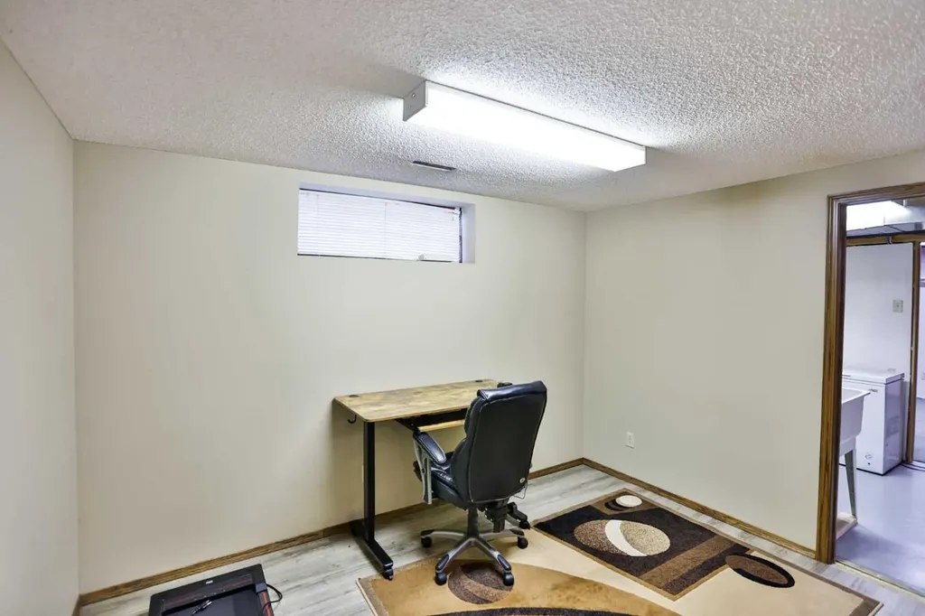 936 13 Street S Lethbridge AB T1J 2X2