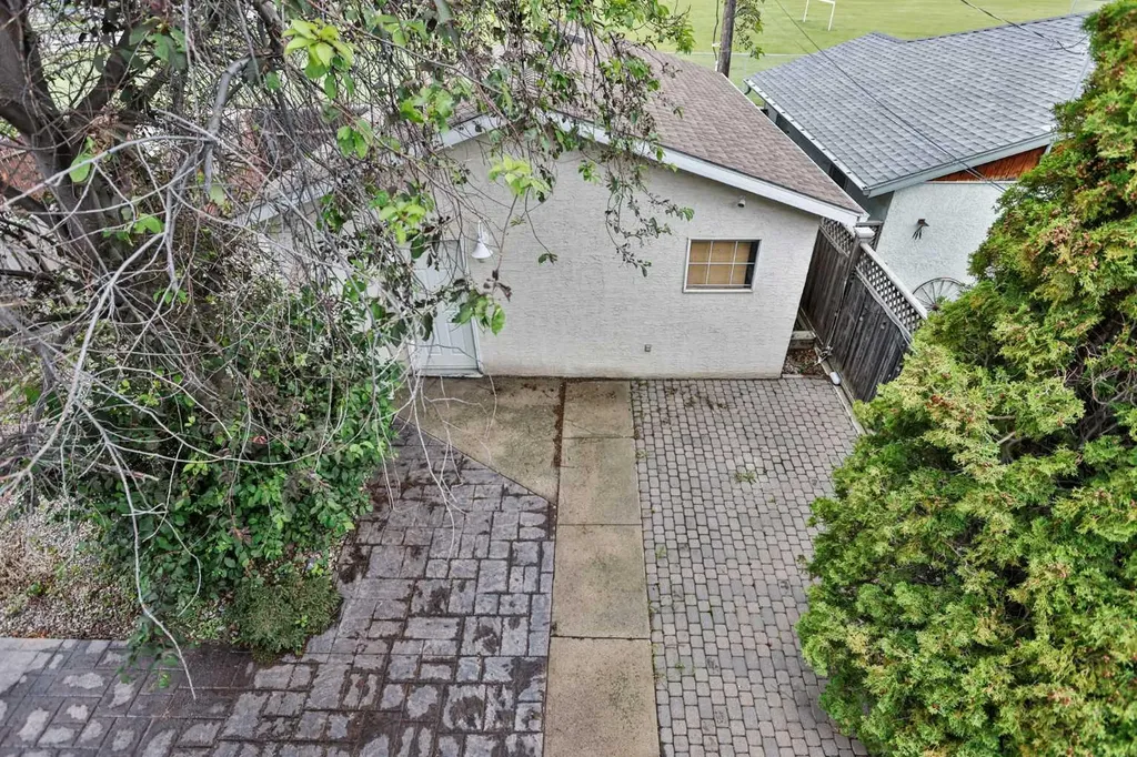936 13 Street S Lethbridge AB T1J 2X2