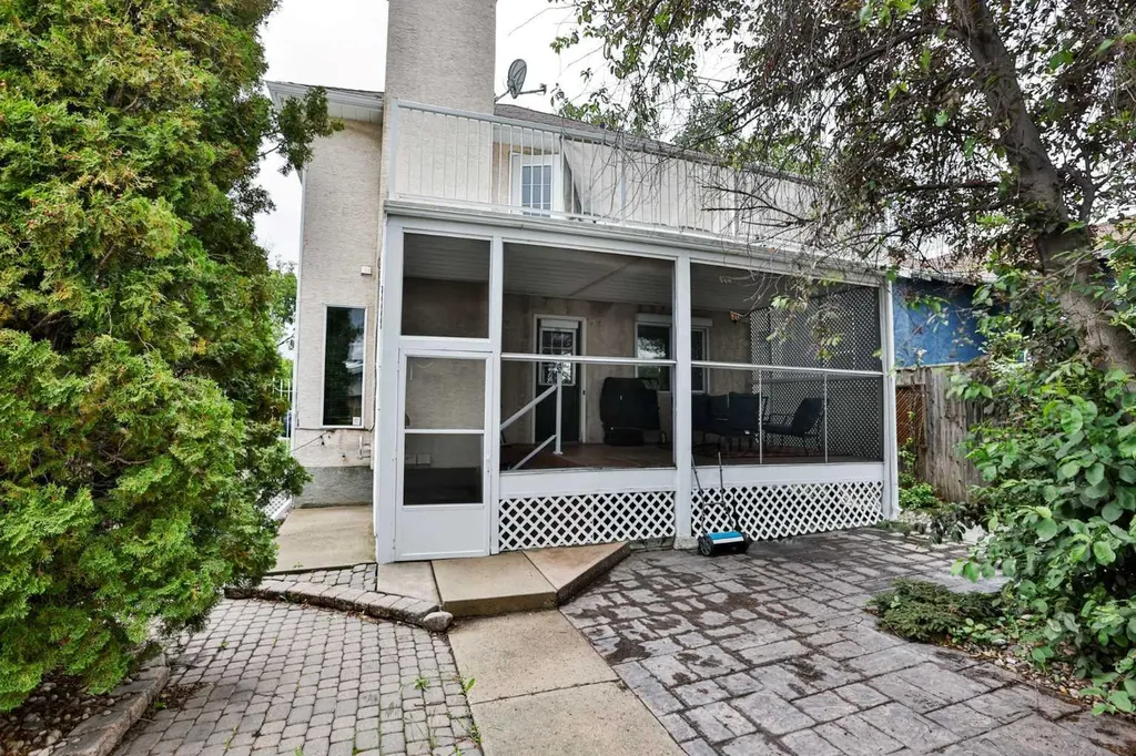 936 13 Street S Lethbridge AB T1J 2X2
