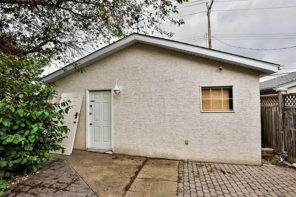 936 13 Street S Lethbridge AB T1J 2X2