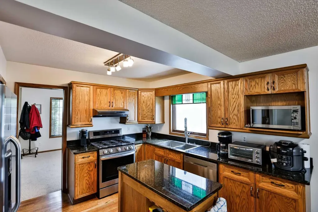 936 13 Street S Lethbridge AB T1J 2X2