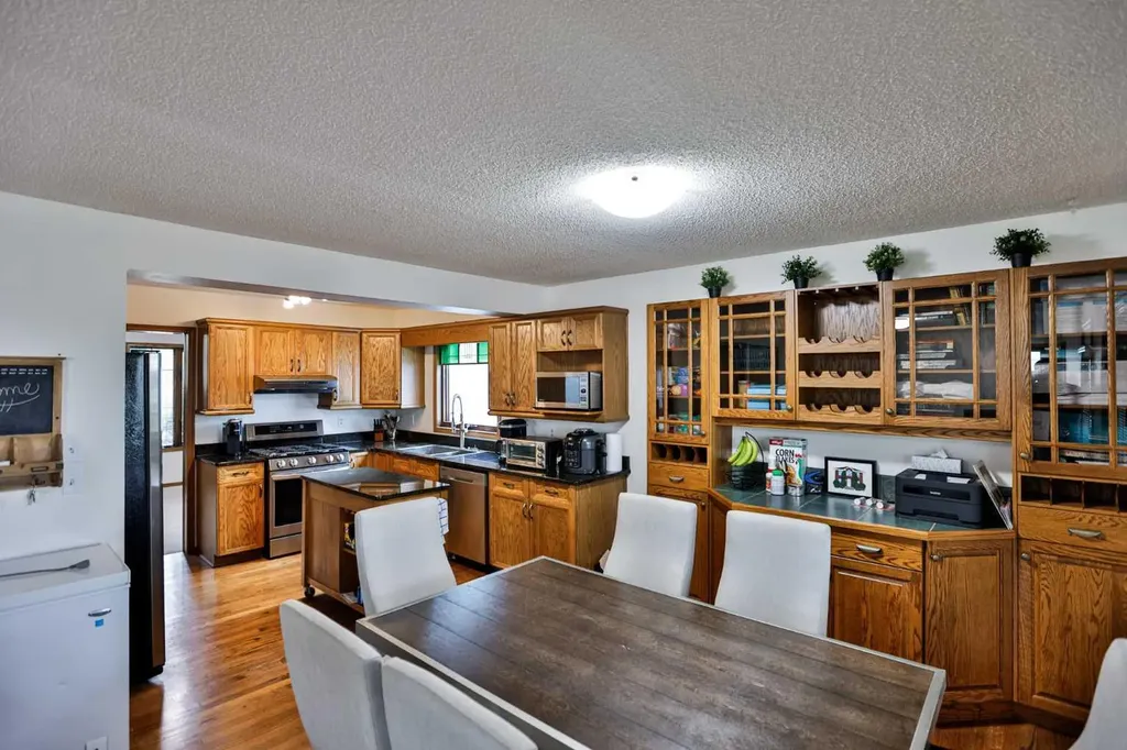 936 13 Street S Lethbridge AB T1J 2X2
