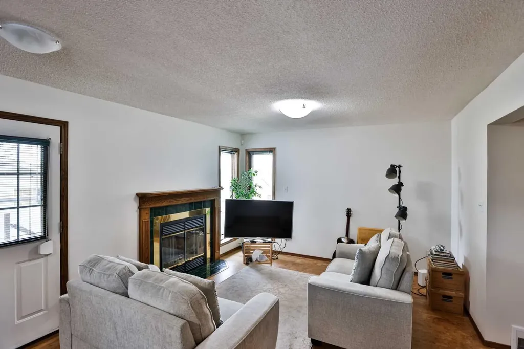 936 13 Street S Lethbridge AB T1J 2X2