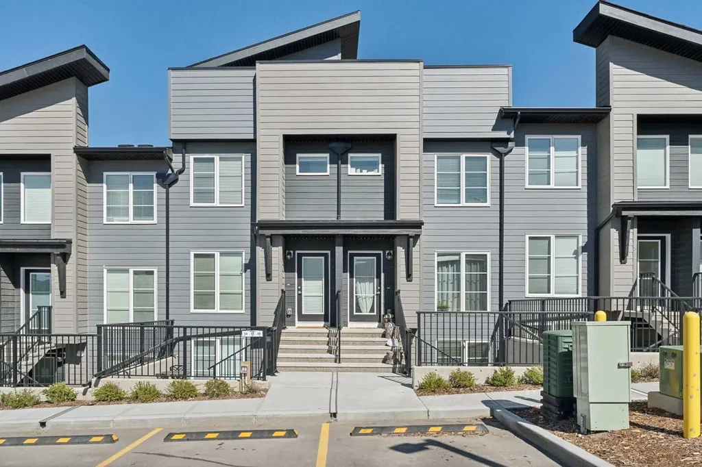 260 Rowley Way NW Calgary AB T3L 0H5
