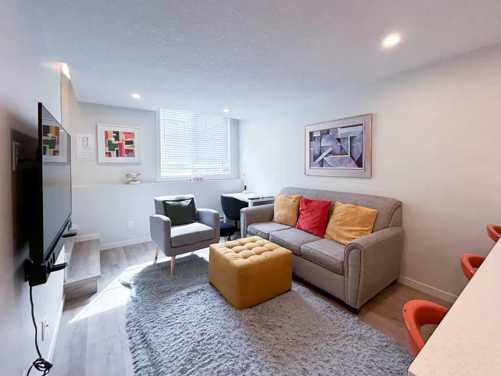 260 Rowley Way NW Calgary AB T3L 0H5