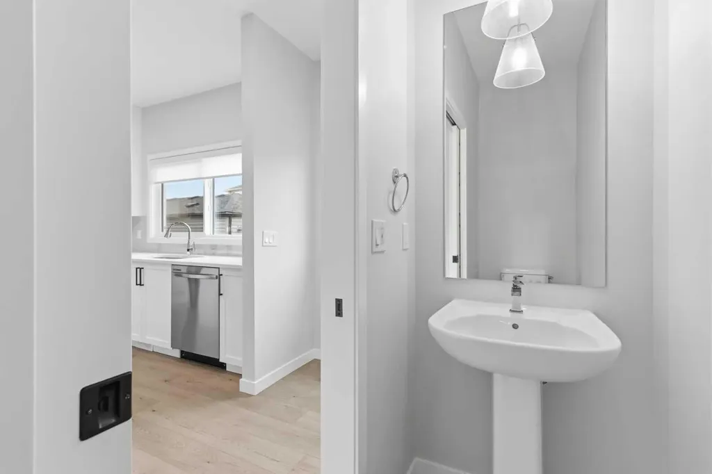 2253 Bayview Drive SW Airdrie AB T4B5N3