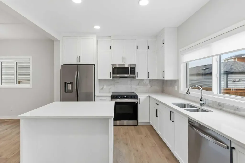 2253 Bayview Drive SW Airdrie AB T4B5N3