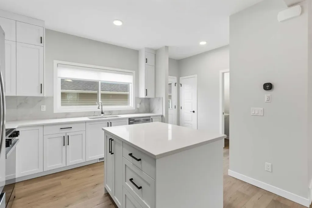 2253 Bayview Drive SW Airdrie AB T4B5N3