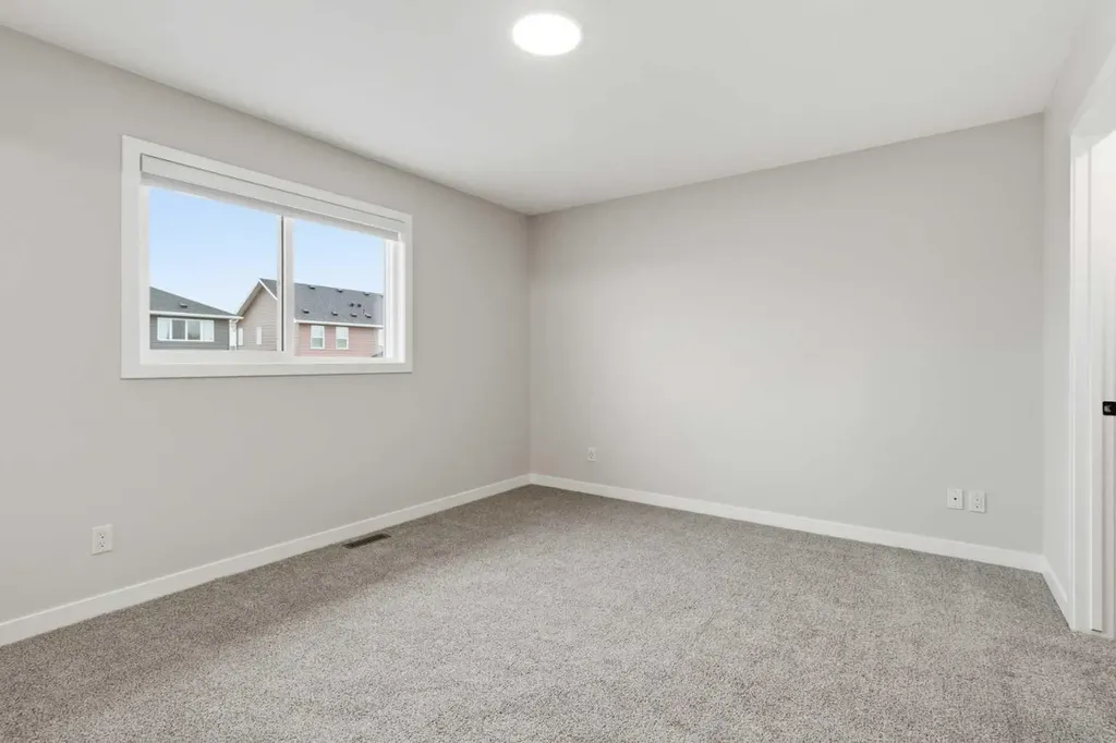 2253 Bayview Drive SW Airdrie AB T4B5N3