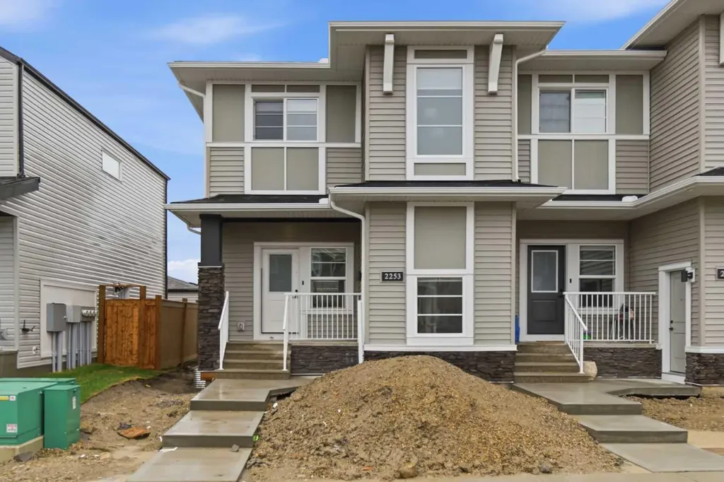 2253 Bayview Drive SW Airdrie AB T4B5N3