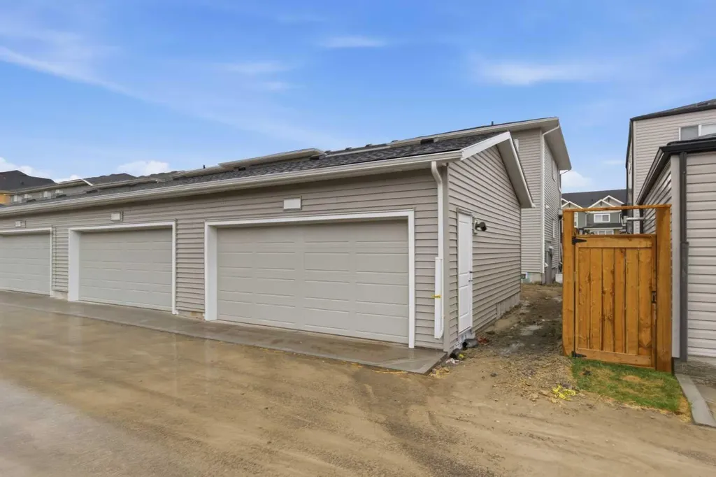 2253 Bayview Drive SW Airdrie AB T4B5N3