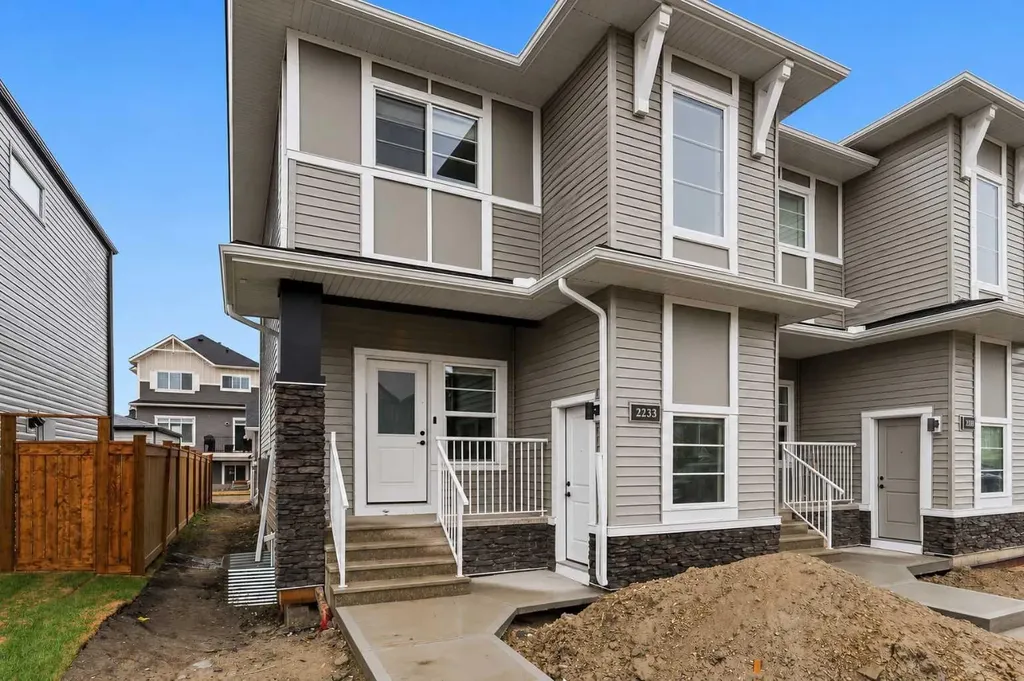 2253 Bayview Drive SW Airdrie AB T4B5N3