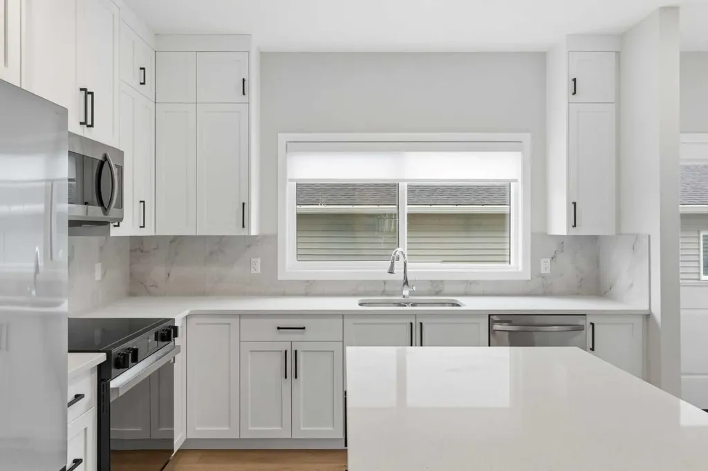 2253 Bayview Drive SW Airdrie AB T4B5N3