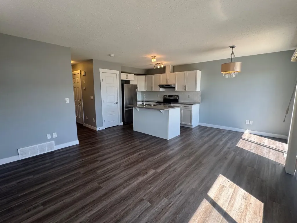 8453 101 Street Grande Prairie AB T8X 0R1