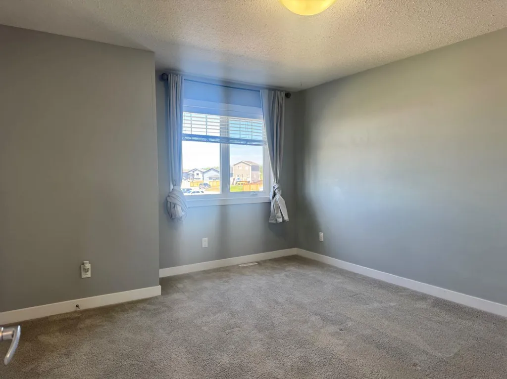 8453 101 Avenue Grande Prairie AB T8X 0R1