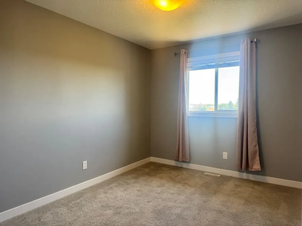 8453 101 Street Grande Prairie AB T8X 0R1
