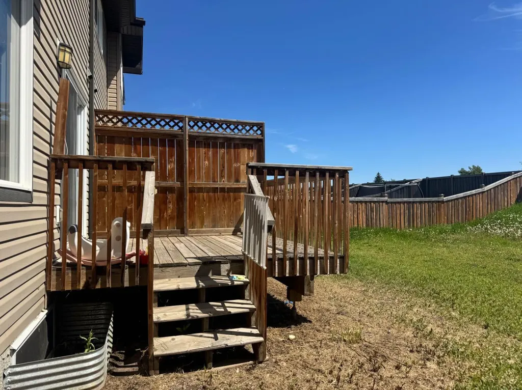 8453 101 Street Grande Prairie AB T8X 0R1