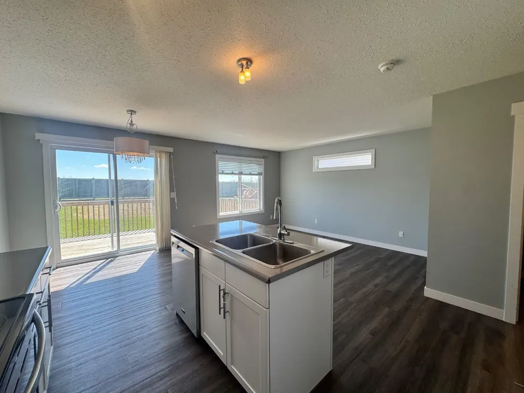 8453 101 Street Grande Prairie AB T8X 0R1