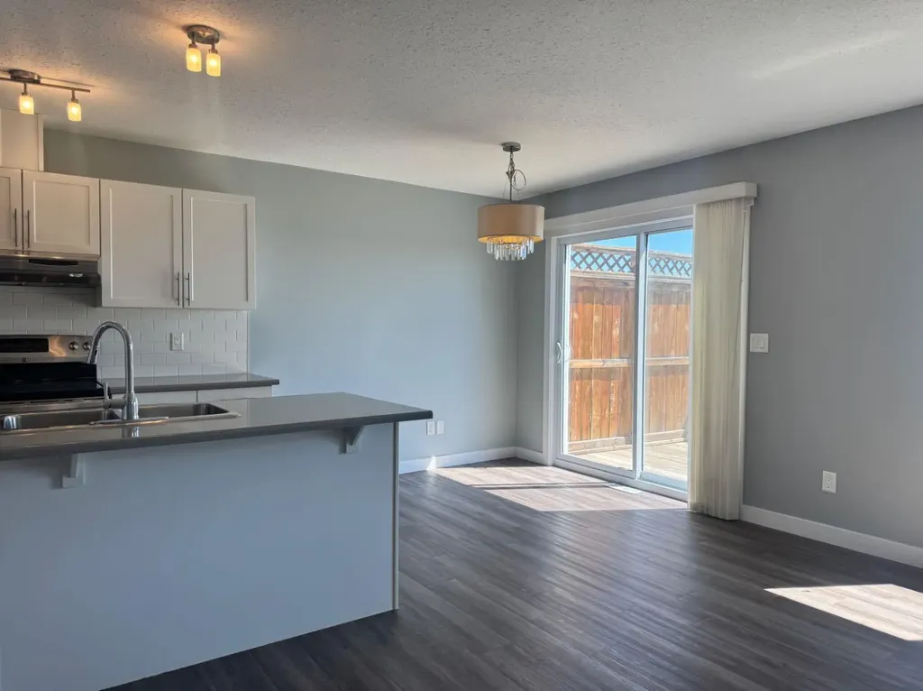 8453 101 Street Grande Prairie AB T8X 0R1