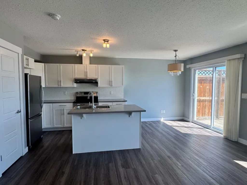 8453 101 Street Grande Prairie AB T8X 0R1