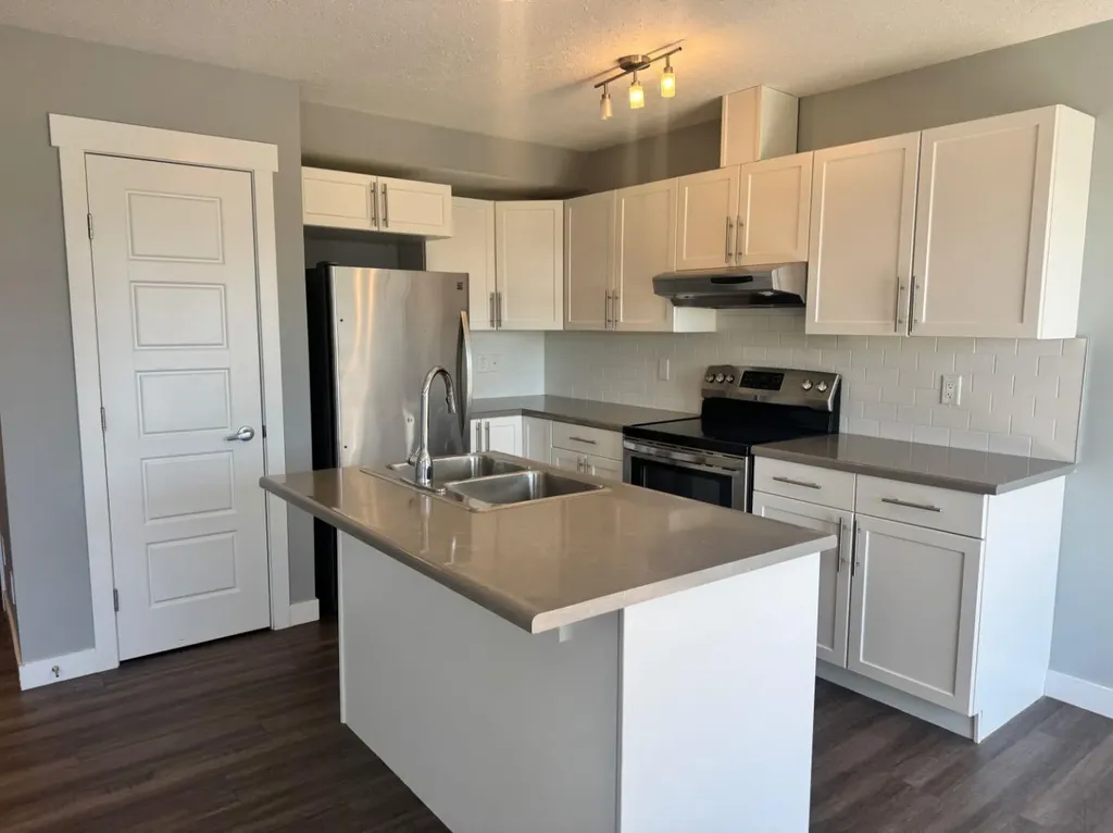 8453 101 Street Grande Prairie AB T8X 0R1