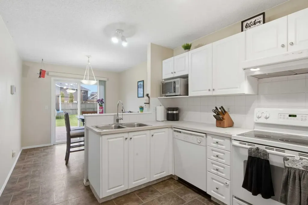 109 Canoe Square SW Airdrie AB T4B2N7