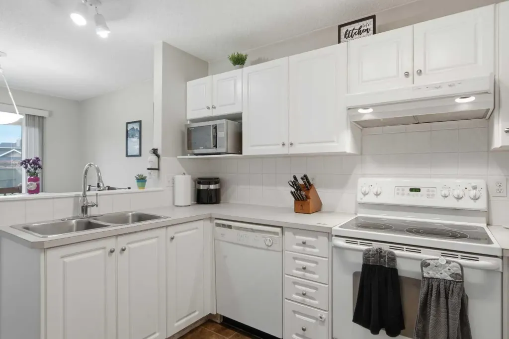 109 Canoe Square SW Airdrie AB T4B2N7