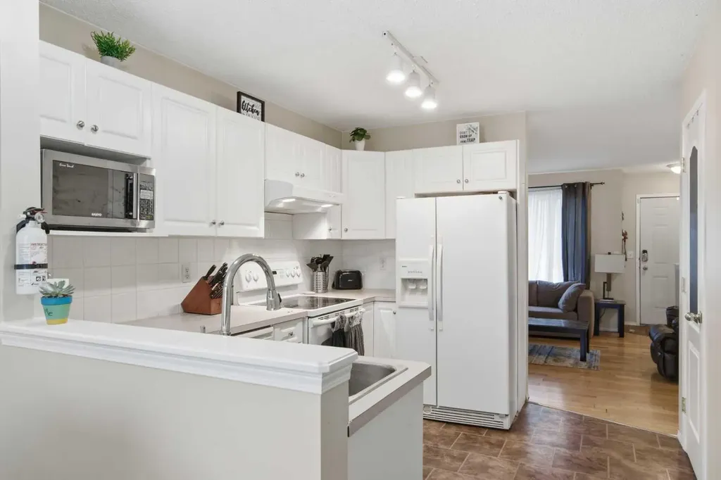 109 Canoe Square SW Airdrie AB T4B2N7