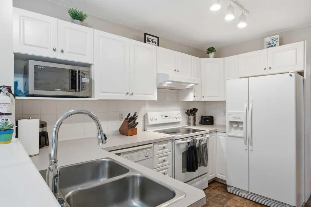109 Canoe Square SW Airdrie AB T4B2N7