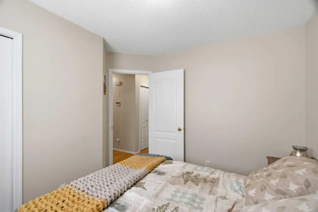 109 Canoe Square SW Airdrie AB T4B2N7
