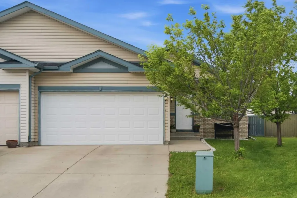 109 Canoe Square SW Airdrie AB T4B2N7