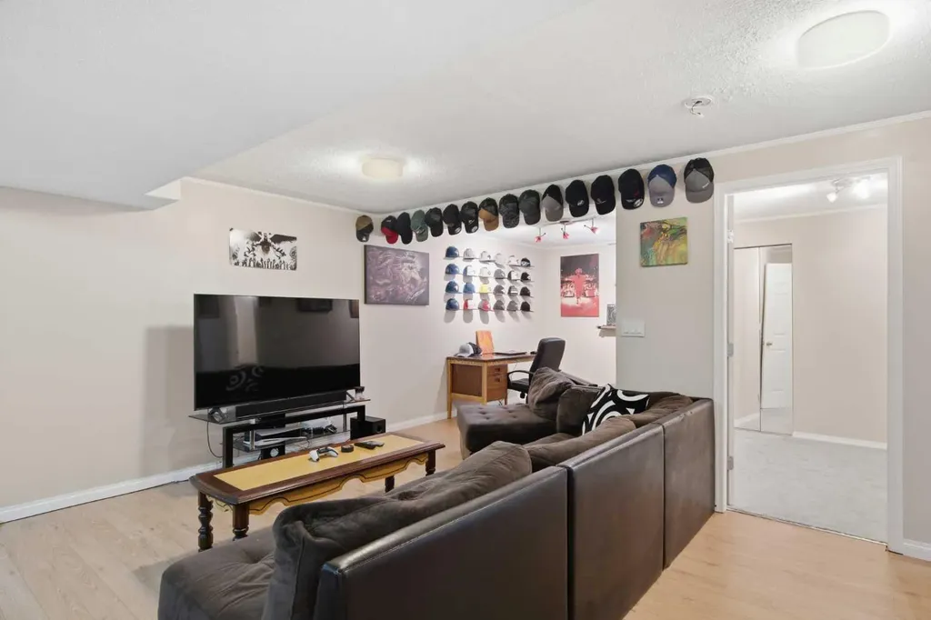 109 Canoe Square SW Airdrie AB T4B2N7