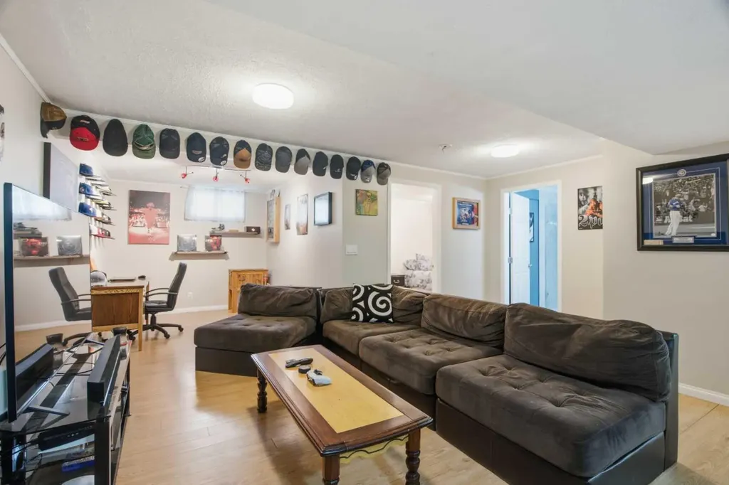 109 Canoe Square SW Airdrie AB T4B2N7