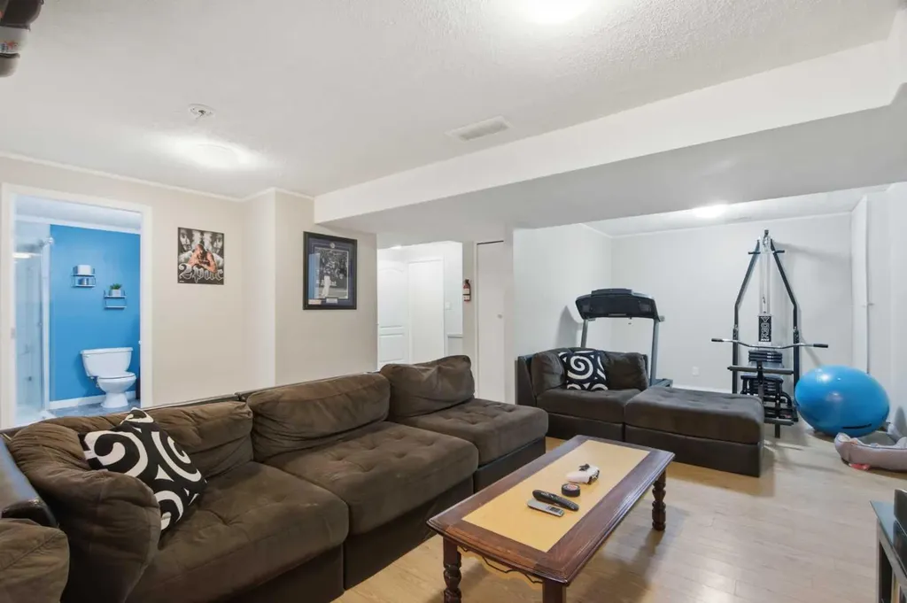 109 Canoe Square SW Airdrie AB T4B2N7