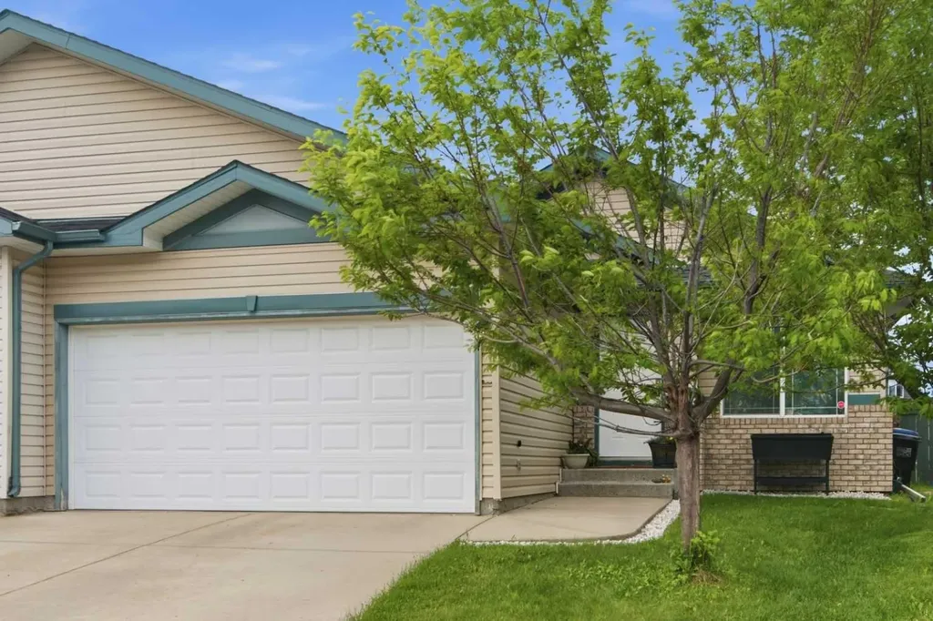 109 Canoe Square SW Airdrie AB T4B2N7