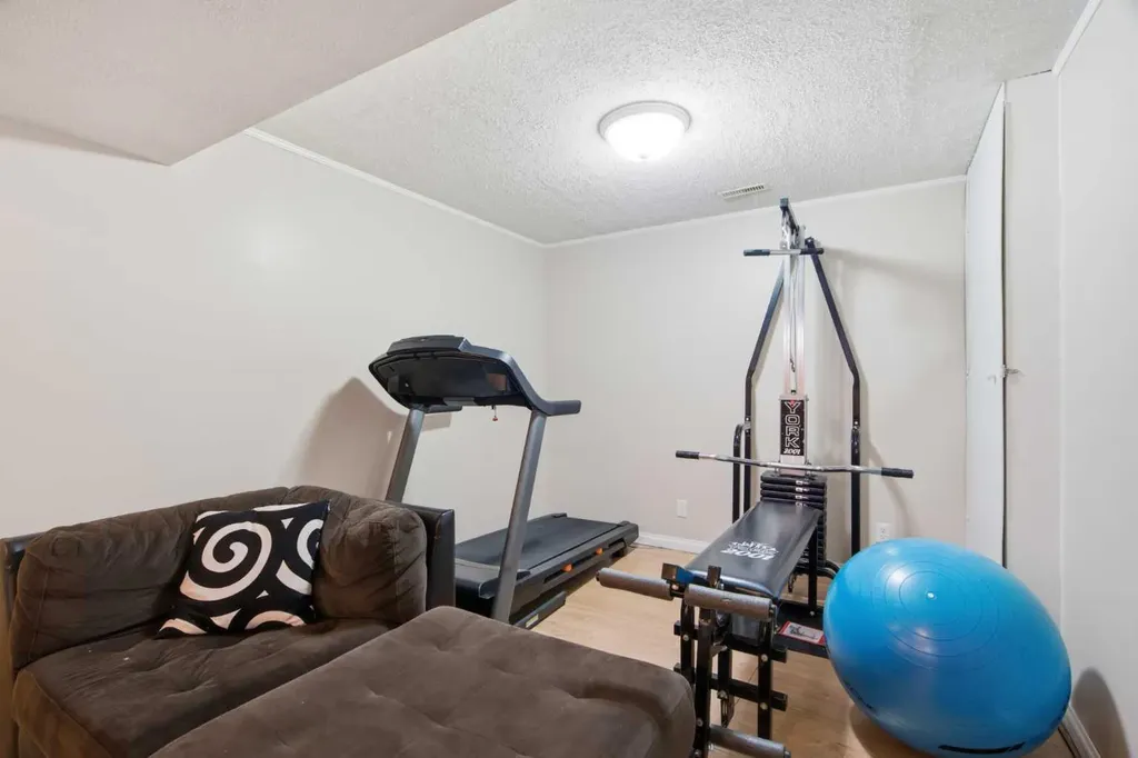 109 Canoe Square SW Airdrie AB T4B2N7