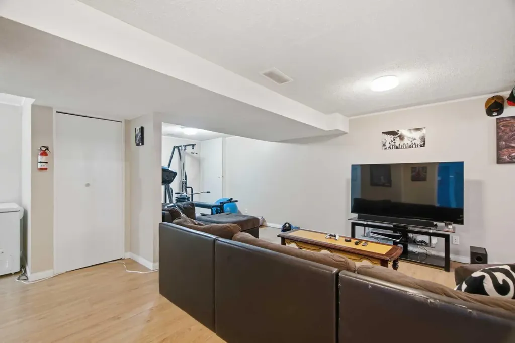 109 Canoe Square SW Airdrie AB T4B2N7