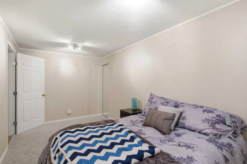 109 Canoe Square SW Airdrie AB T4B2N7