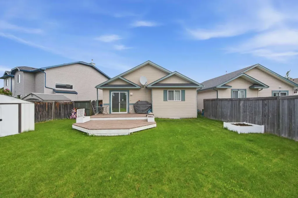 109 Canoe Square SW Airdrie AB T4B2N7
