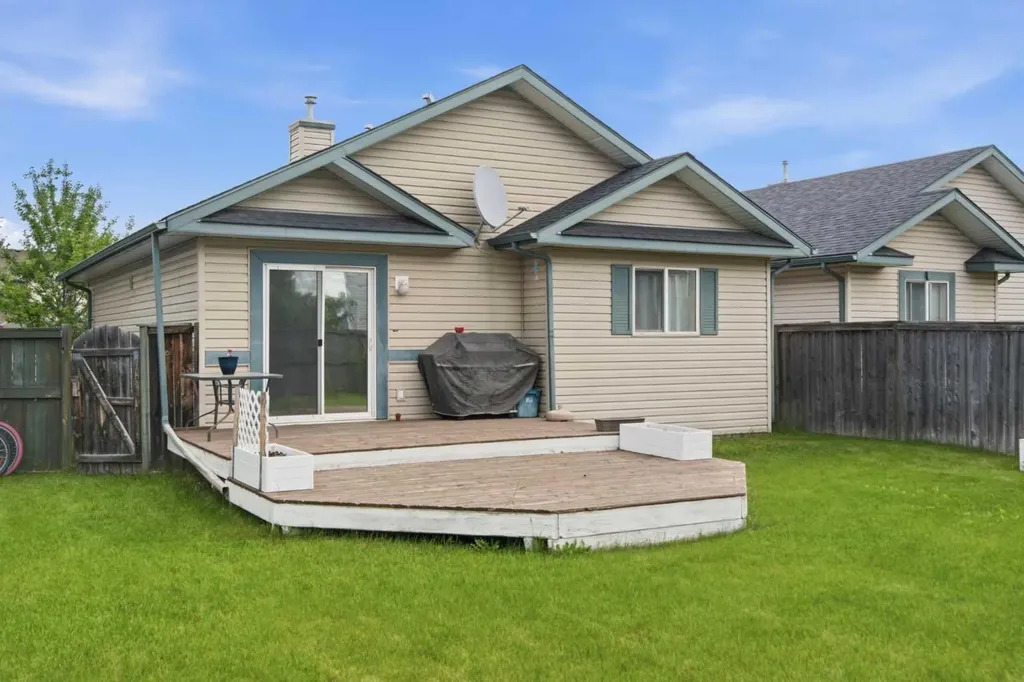 109 Canoe Square SW Airdrie AB T4B2N7