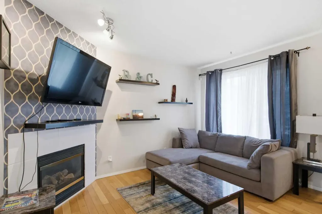 109 Canoe Square SW Airdrie AB T4B2N7