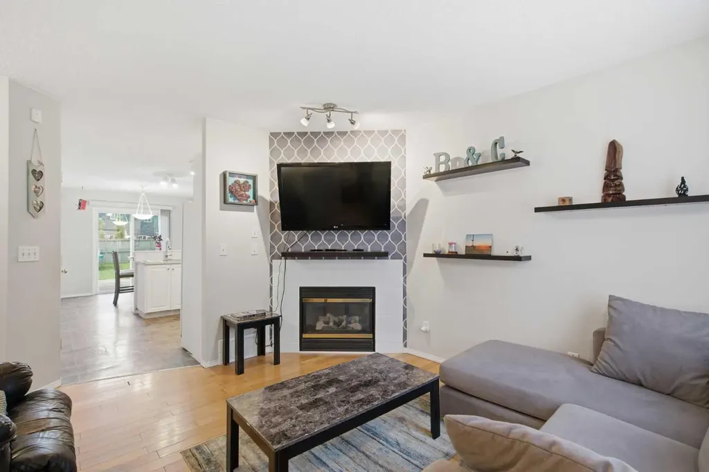 109 Canoe Square SW Airdrie AB T4B2N7