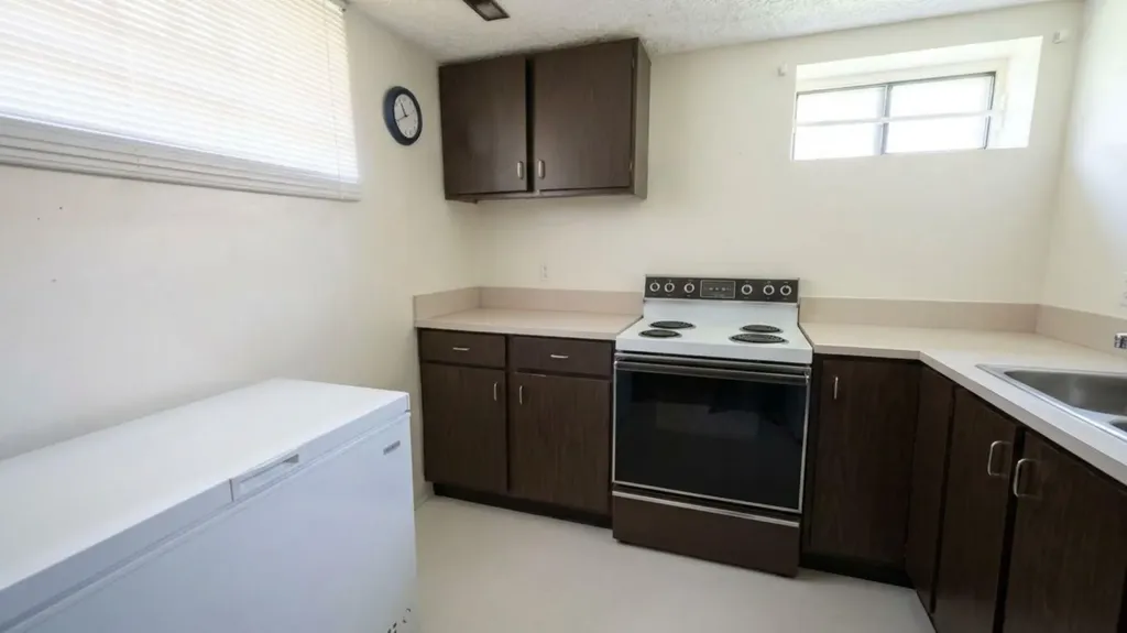 206 11 Avenue NE Calgary AB T2E 0Y8