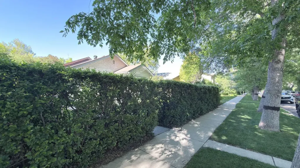 206 11 Avenue NE Calgary AB T2E 0Y8