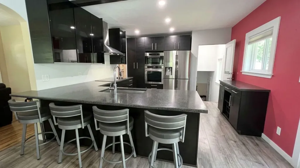 206 11 Avenue NE Calgary AB T2E 0Y8