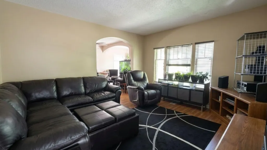 206 11 Avenue NE Calgary AB T2E 0Y8
