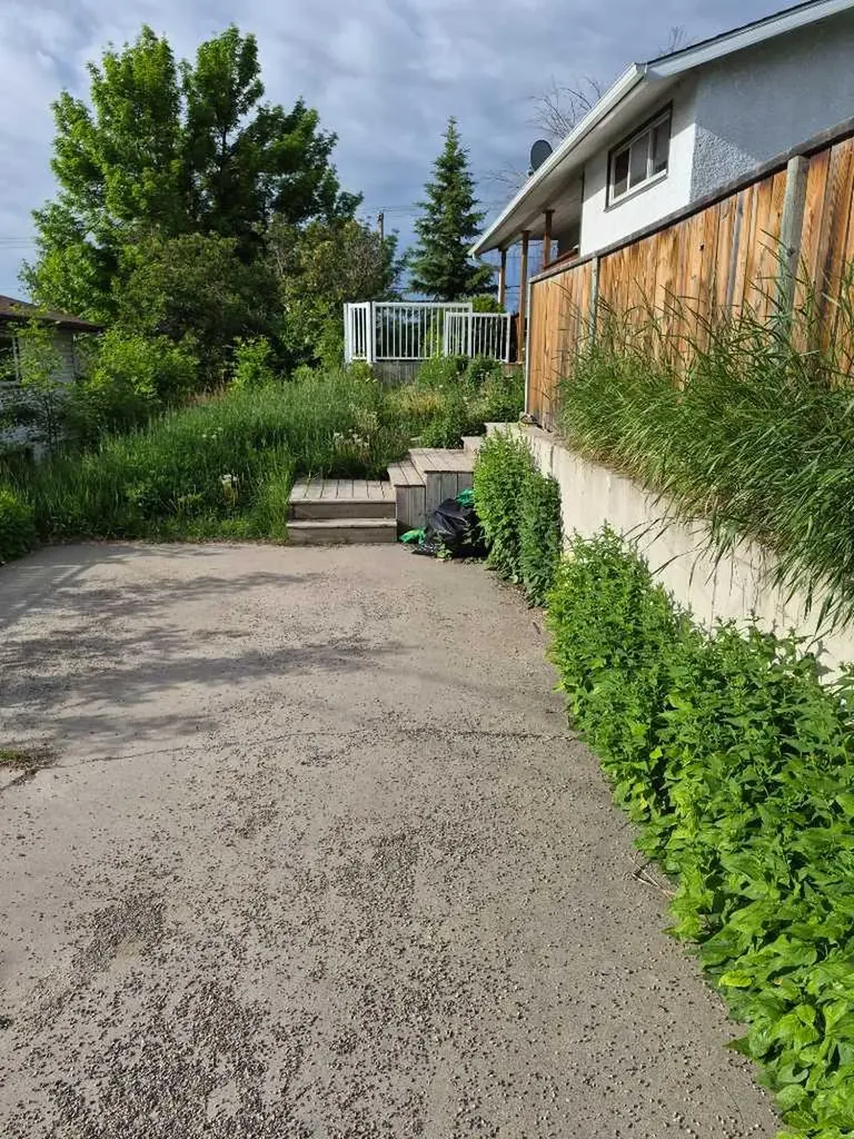 48 Northmount Drive NW Calgary AB T2K3E9